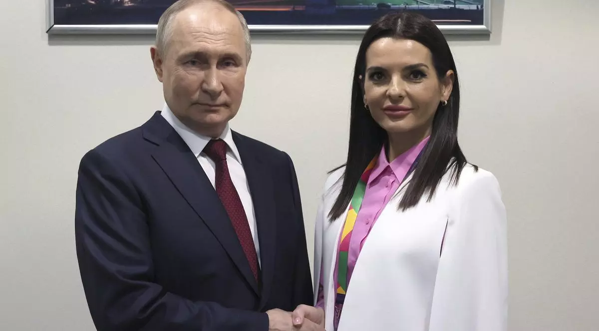 Evghenia Guțul (dreapta) primită de Vladimir Putin la Soci Foto: Profimedia