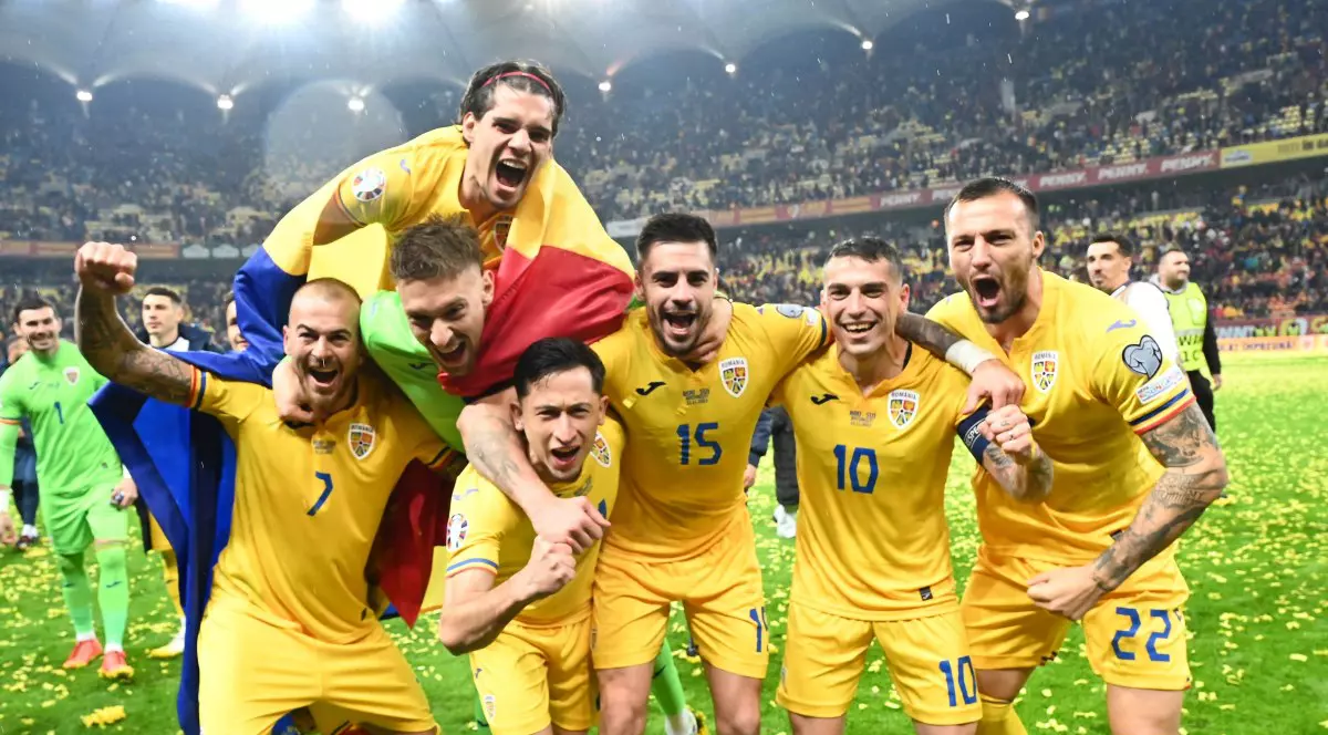 Fotbalistii romani Ianis Hagi, Ionut Radu, Denis Alibec, Andrei Burca, Nicolae Stanciu si Vasile Mogos se bucura dupa obtinerea calificarii in urma meciului de fotbal dintre Romania si Elvetia, din cadrul preliminariilor Campionatului European 2024, desfasurat pe Arena Nationala, marti 21 noiembrie 2023. © FOTO:Razvan Pasarica/SPORT PICTURES