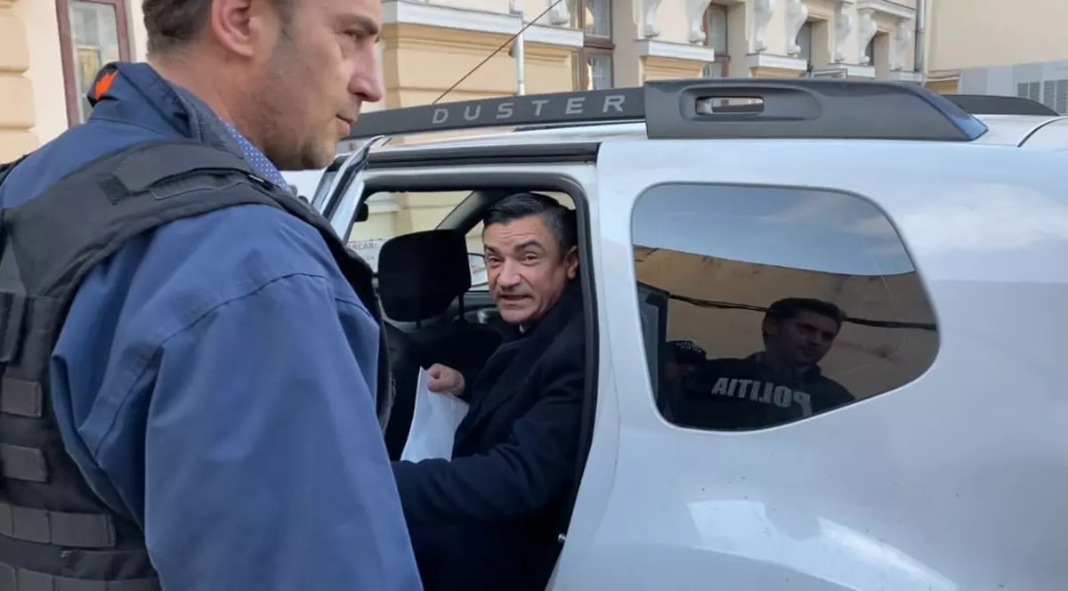 Mihai Chirica a fost trimis în judecată pentru constituire de grup infracțional organizat. Alți 19 de inculpați vizați, majoritatea angajați la Primăria Iași