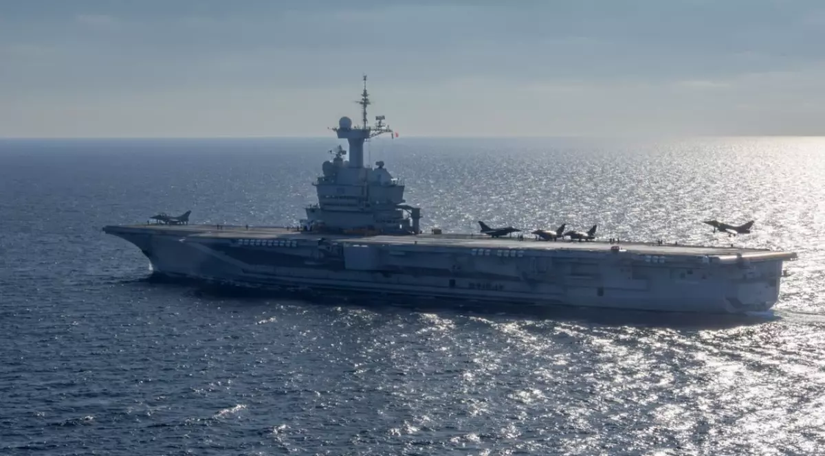 Franţa trimite un portavion nuclear în Marea Mediterană, sub control NATO: „Este un mesaj adresat ruşilor”