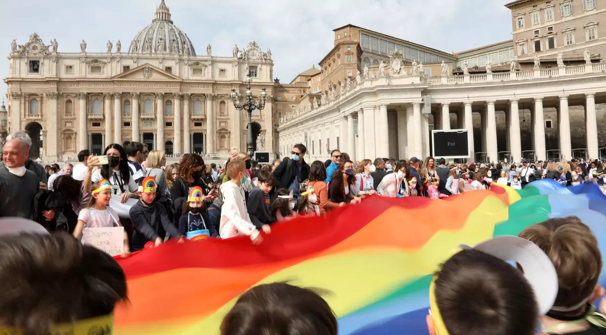Vaticanul se opune incriminării homosexualității, afirmă un cardinal de rang înalt