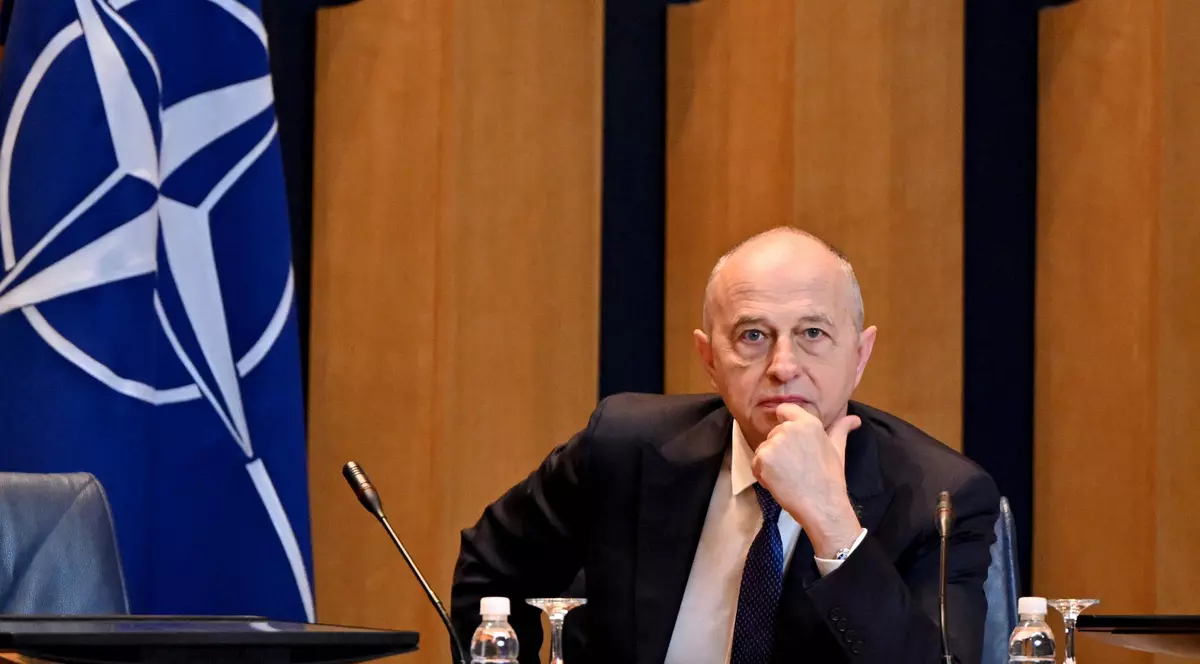 Prezidențiale. Cel mai politic-civic mesaj: spuneți, bă, cine candidează, că e ridicol! Misterul Geoană