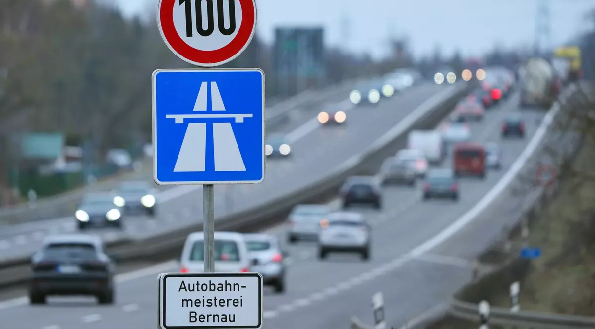 De ce amenință ministrul german al transporturilor cu interzicerea circulației auto în weekend. Tensiuni în guvernul de la Berlin din cauza protecției climei