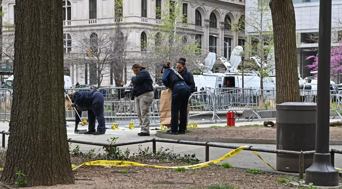 Bărbatul care şi-a dat foc în faţa tribunalului unde se desfăşura procesul lui Donald Trump a murit