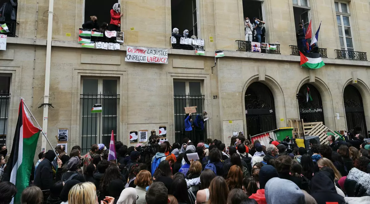 Studenții au blocat Universitatea Sciences Po din Paris, cerând condamnarea ofensivei Israelului: „Nu cedăm până când genocidul din Gaza nu va lua sfârșit” | VIDEO