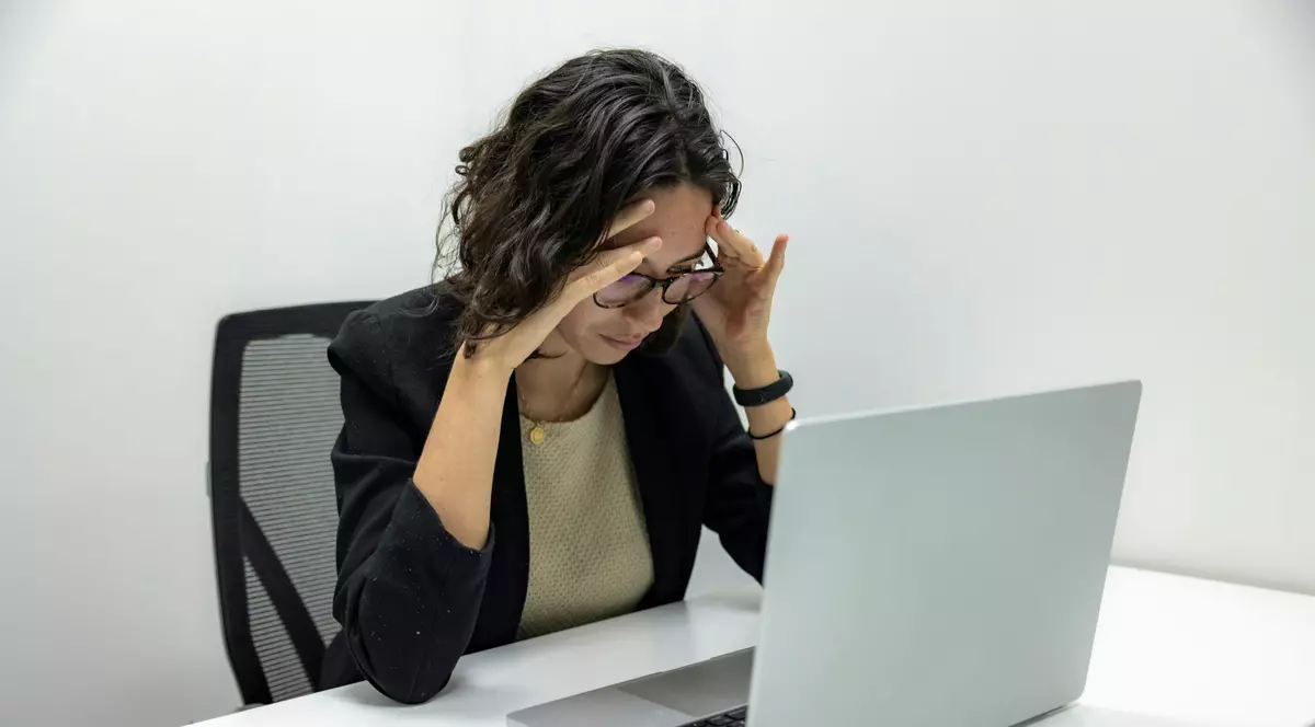 Sondaj eJobs x Up România: 41% dintre angajați sunt nemulțumiți și foarte nemulțumiți de actualul loc de muncă. Salariul, relația cu managerul și lipsa recunoașterii profesionale sunt principalele motive de frustrare. O treime declară că își va schimba jobul în perioada următoare