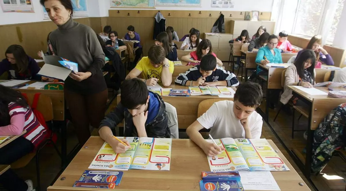 Școlile nu au ce le trebuie pentru testarea antidrog, spune ministrul educației