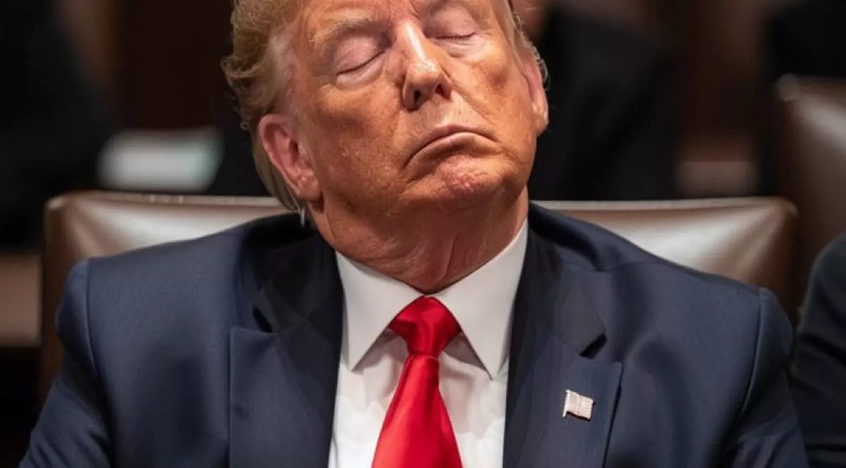 Valuri de ironii după ce Donald Trump a adormit la primul termen al procesului său din New York. „Sleepy Don este prea bătrân și slab pentru a fi președinte”