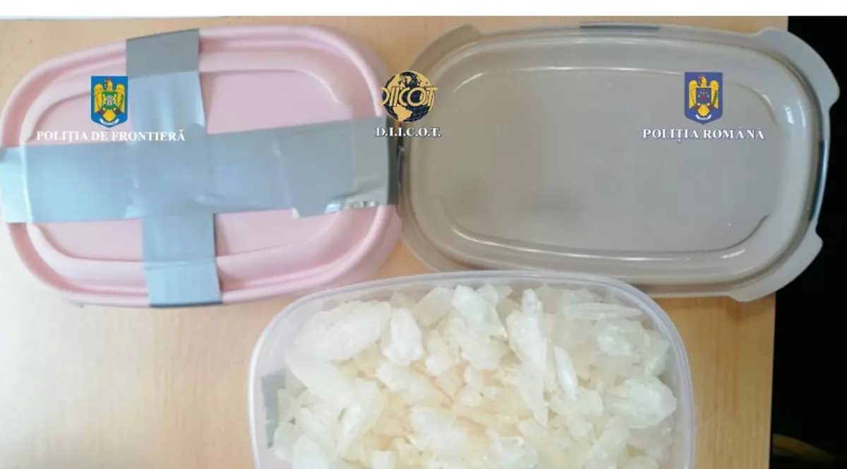 Șofer bulgar, prins cu 40 de kilograme de metamfetamină la intrarea în România. Cât valorează drogurile confiscate