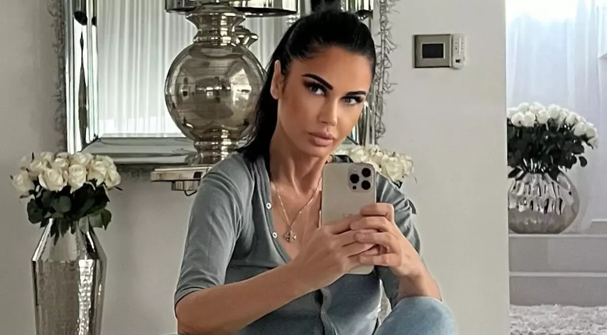 Oana Zăvoranu și-a scos la vânzare hainele din garderoba personală. Valoarea lor este de peste 500.000 de euro