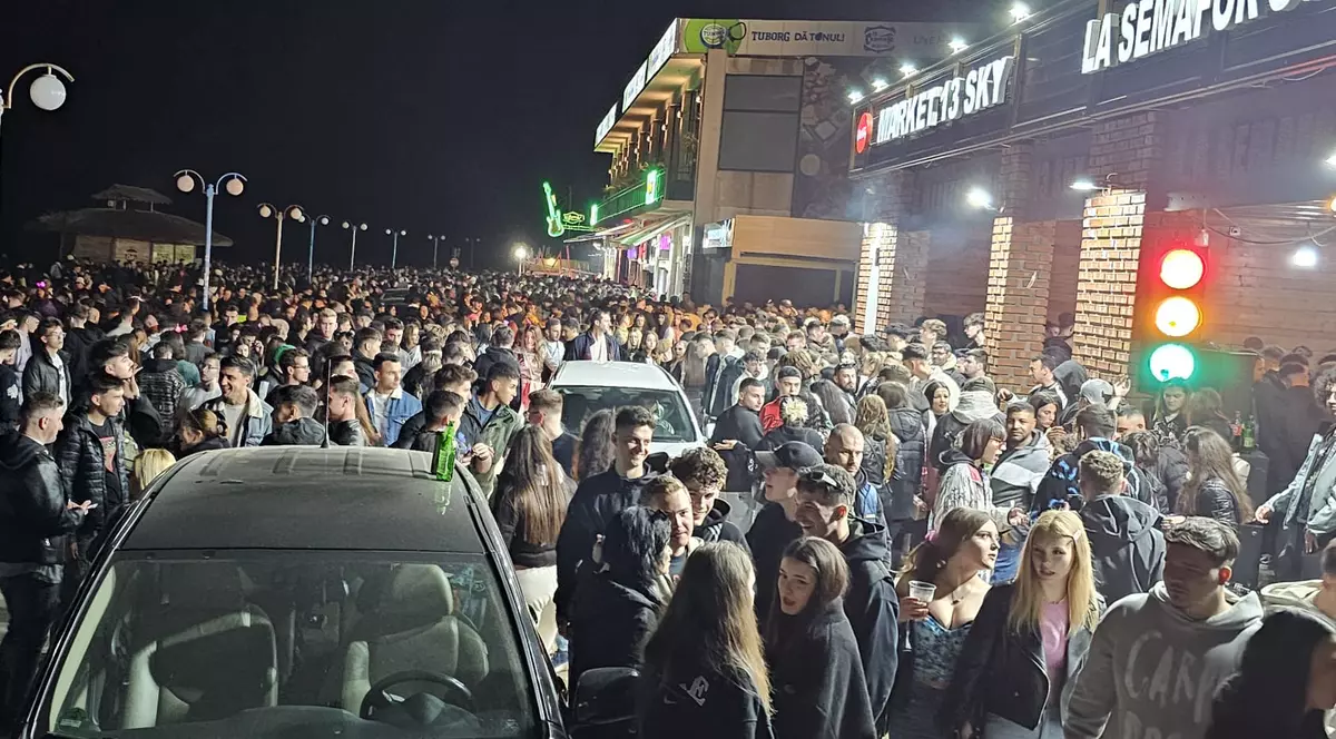 Mihai Mărgineanu, mesaj din Vama Veche pentru părinții din România: „Băi, voi știți ce fac copiii voștri aici?”. Artistul s-a căsătorit, acum 16 ani, chiar pe plaja din Vamă