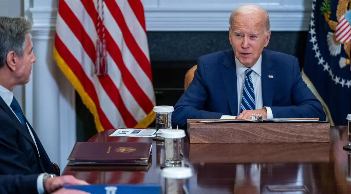 Antony Blinken (stânga) și Joe Biden în timpul unei ședințe la Casa Albă Foto: Hepta