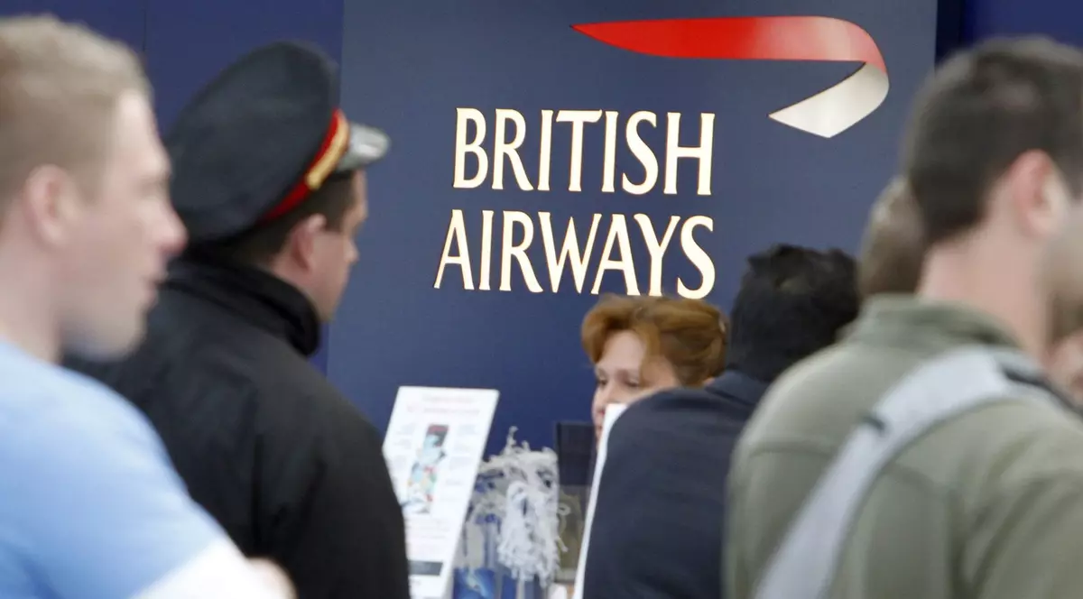 Un client a dat în judecată British Airways după ce a alunecat pe o pată de lichior la ghișeul de check-in. Ce daune cere