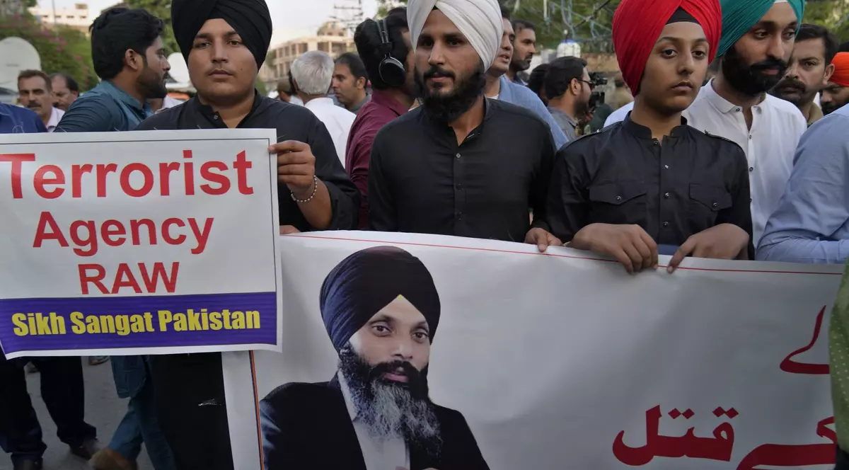 Trei indieni, suspecți în cazul uciderii unui lider separatist sikh, arestați de poliția canadiană. Crima a declanșat un scandal diplomatic între Ottawa și New Delhi