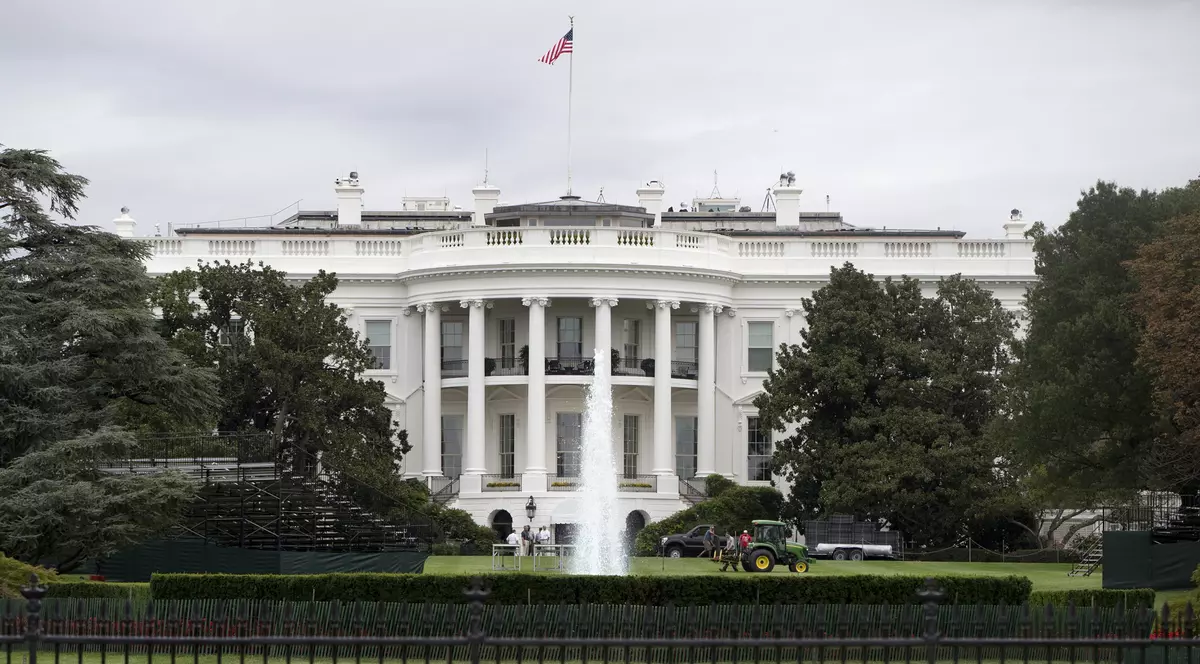 O mașină a intrat cu viteză în gardul Casei Albe de la Washington, șoferul a murit. Anunțul Secret Service