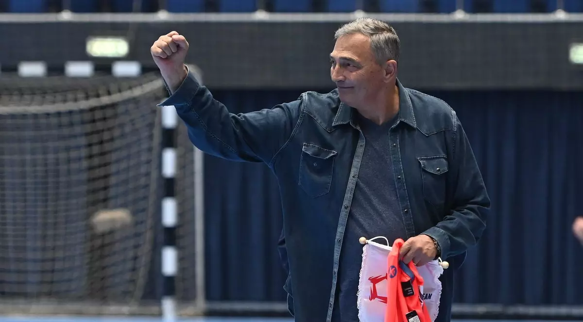 Trupul legendarului handbalist Ștefan Birtalan, depus la capela Cimitirului Ghencea 3. Foștii colegi, pelerinaj la catafalcul lui „Bibi”