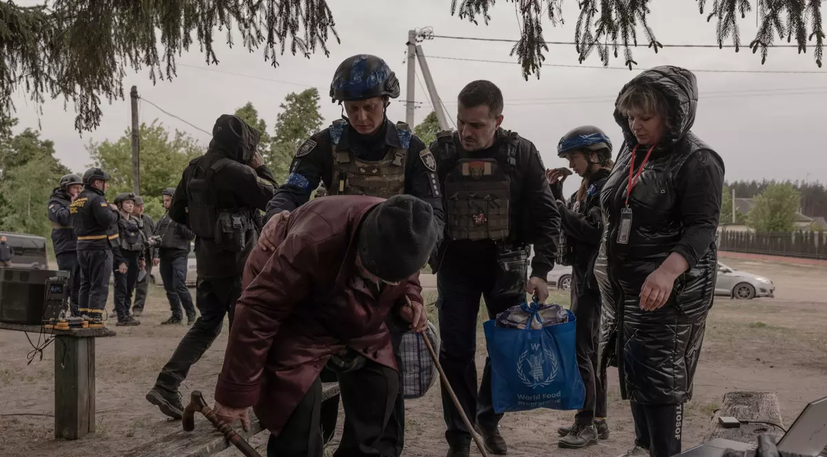 Civili evacuați din orașul Vovceansk, prima țintă a rușilor din regiunea Harkov Foto: Hepta