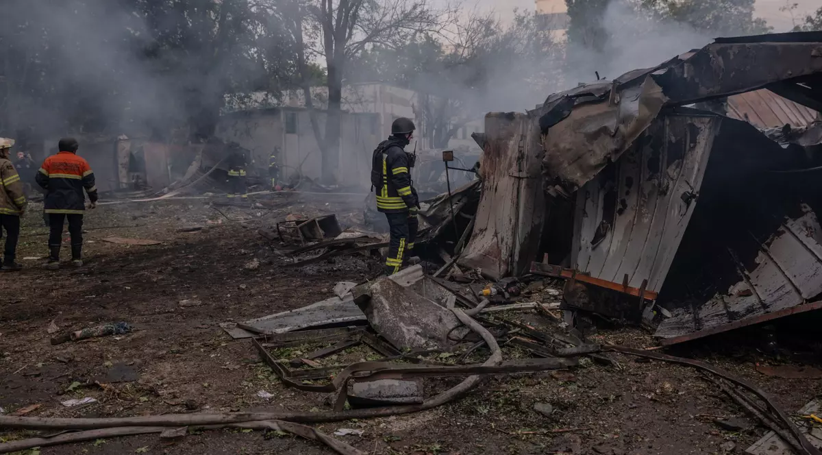 Distrugeri provocate de rachetele rusești lansate asupra orașului Harkov Foto: Hepta