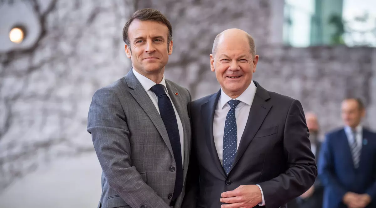 Emmanuel Macron (stânga) și Olaf Scholz Foto: Hepta