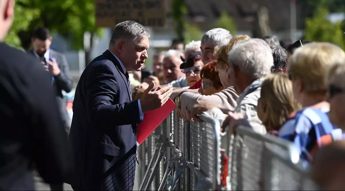 Robert Fico, aflat în convalescență după tentativa de asasinat, mutat la Bratislava pentru a-și continua recuperarea