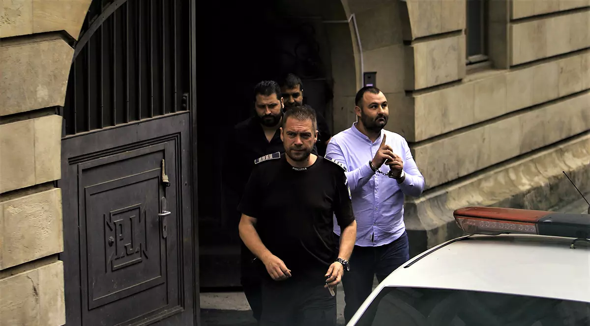 Frații Godei, ieșind de la Curtea de Apel Bucureșți. Foto Dumitru Angelescu / Arhiva Libertatea