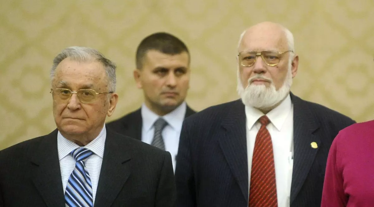 Ion Iliescu si Gelu Voican Voiculescu. Foto: Hepta