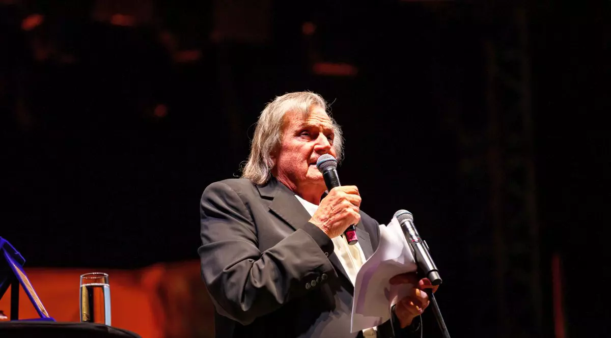 Florin Piersic, transferat cu avionul SMURD de la Cluj-Napoca la București. Actorul a fost operat în prima zi de Paște