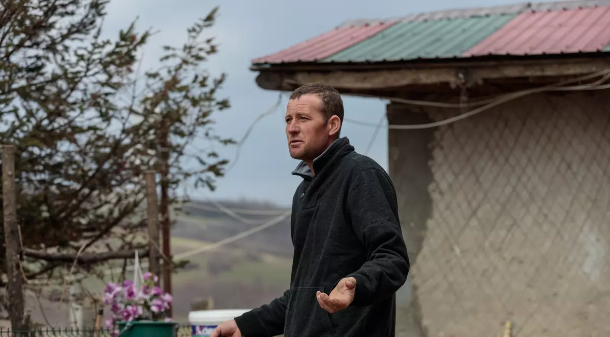 REPORTAJ După ce s-a aflat la un pas să fie asasinat de soacră și soție, Ghiță din Măscurei, Vaslui, se gândește să divorțeze: „Ce să facă și el, singurel, dacă ea nu mai vine!?”