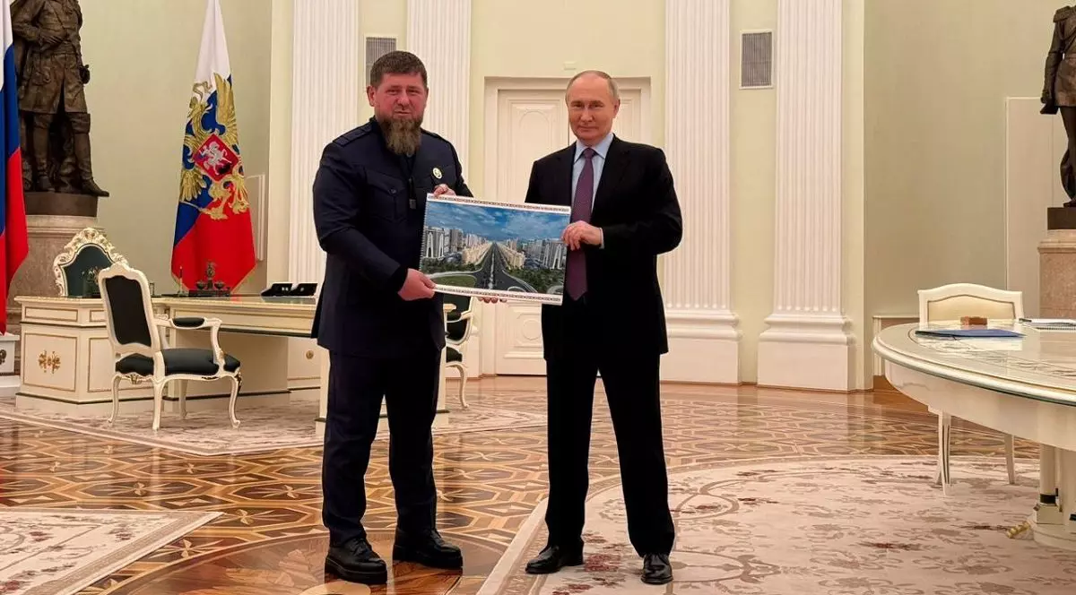Ramzan Kadîrov îi promite lui Putin, la Moscova, că, „la prima comandă”, trimite zeci de mii de soldați ceceni să lupte în Ucraina