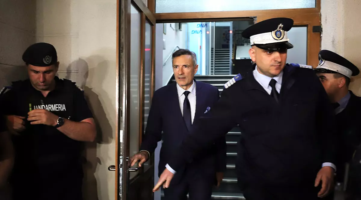 Florian Coldea, la ieșirea de la DNA Foto Dumitru Angelescu