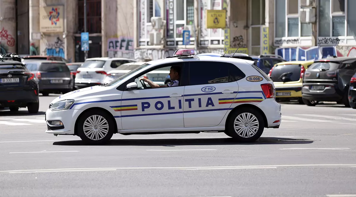 Bărbat băgat cu forţa într-o dubă, la un complex rezidenţial din sectorul 1, și găsit ulterior pe stradă. Polițiștii îi caută pe autori