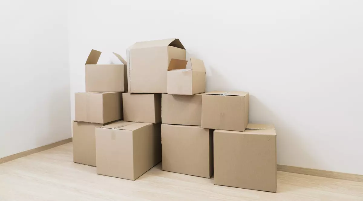 Soluții de împachetat eficiente pentru expedierea documentelor și produselor de diverse dimensiuni: cutii carton