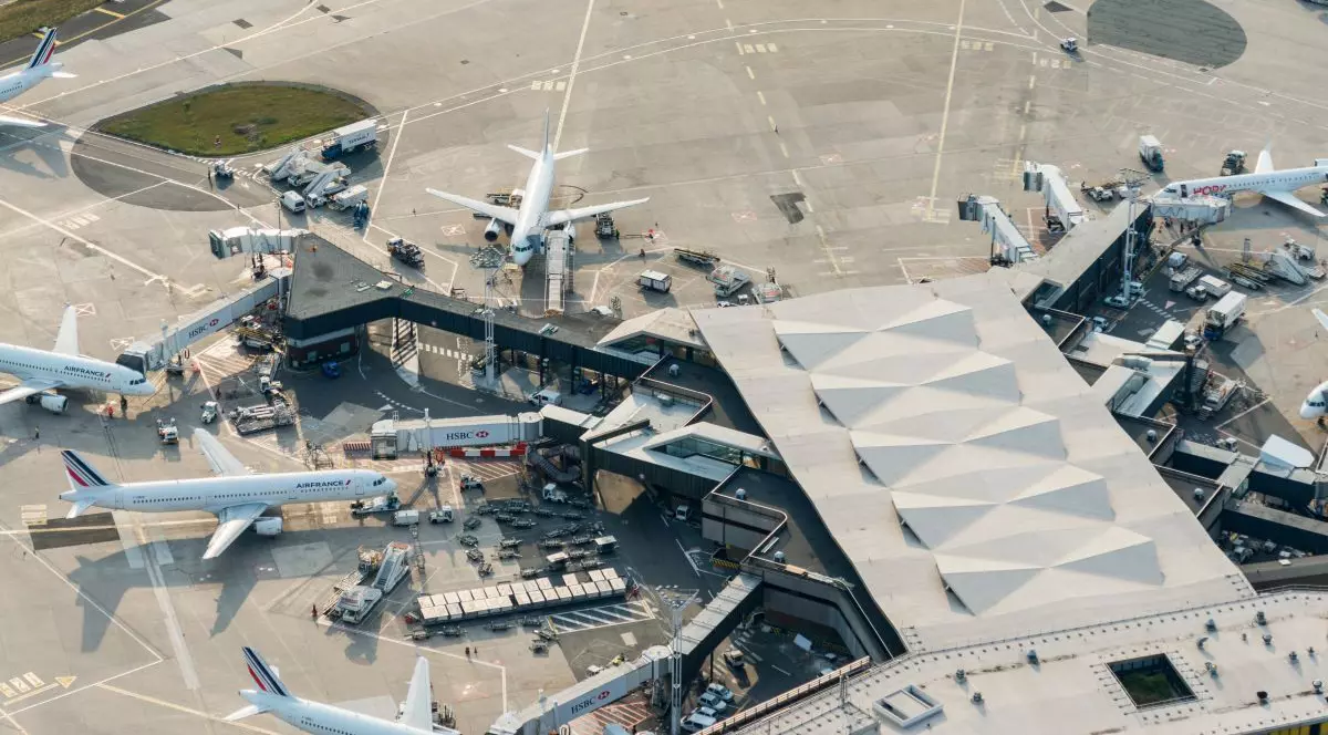 Grevă a controlorilor de trafic aerian în Franța. MAE român a emis o atenționare de călătorie