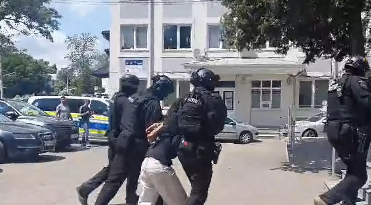 Bărbatul care a omorât o fetiță în Botoșani a fost arestat preventiv pentru 30 de zile