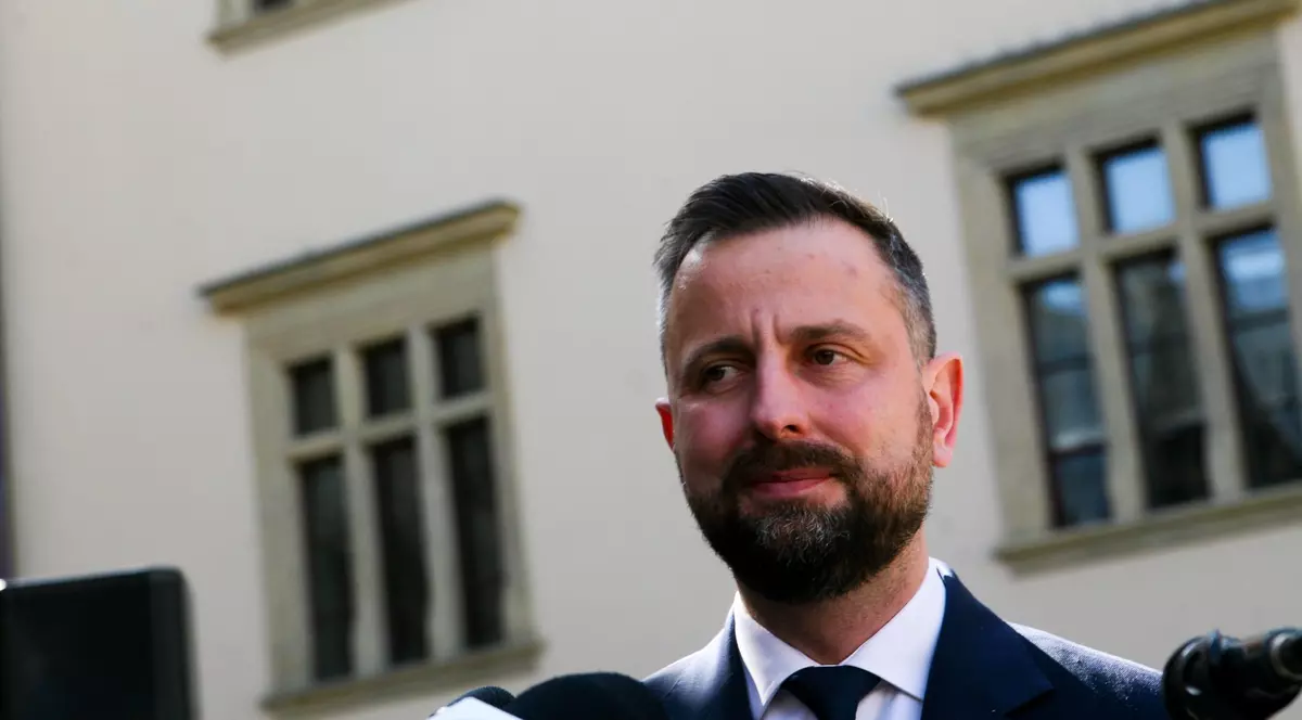 Ministrul polonez al apărării spune că are pregătit un „rucsac de urgenţă” în caz de război. Ce a băgat în el