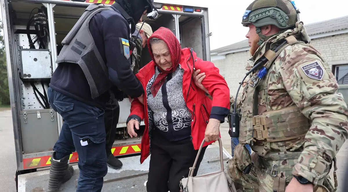 Lupta ucrainenilor pentru evacuarea ultimilor oameni rămași în Vovceansk, amenințată de ofensiva rușilor. „De ce naiba n-ați plecat mai devreme?”