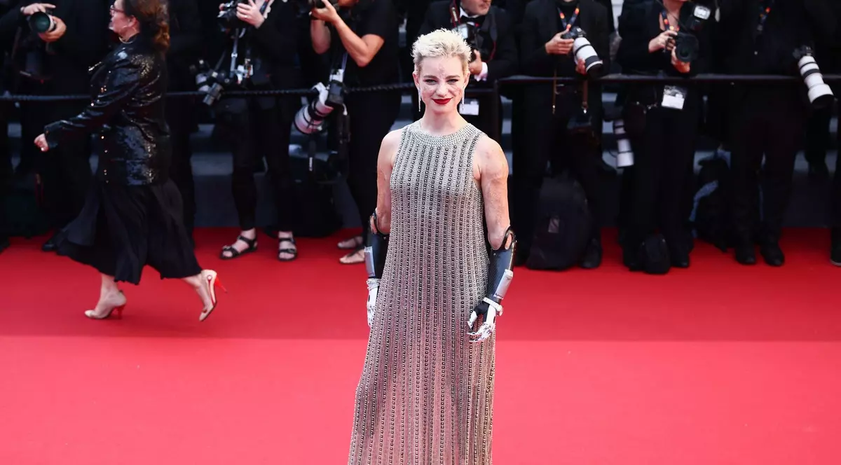 Spadasina paralimpică italiană Beatrice Vio, care are toate membrele amputate, a eclipsat vedetele de la Cannes: „A vrăjit covorul roșu”