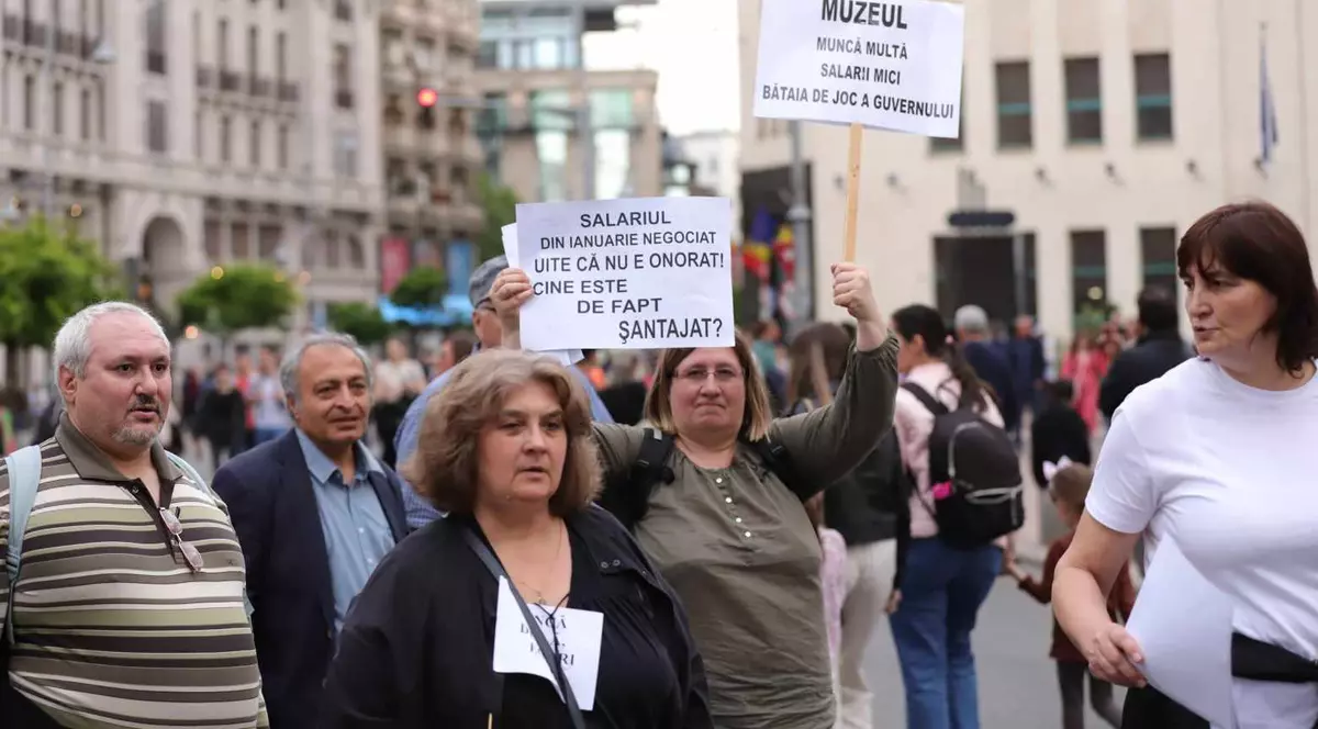 Protest al angajaților din instituțiile culturale, de Noaptea Muzeelor Foto Dumitru Angelescu