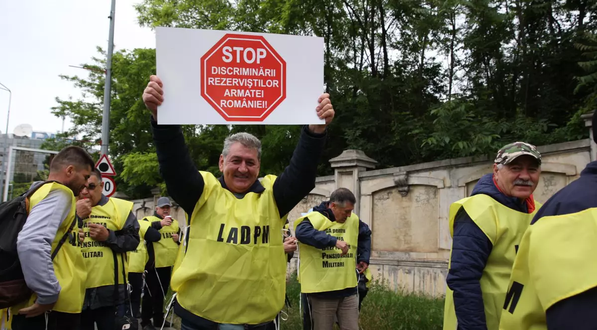 Pensionarii militari, protest la Bucureşti. Ei reclamă „incoerenţa legislativă şi discriminarea”