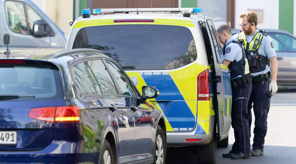 „Mă privea cu ochi uriași”. Ce au descoperit polițiștii germani într-o parcare unde au fost chemați ca să captureze un șarpe boa constrictor de 1,5 metri