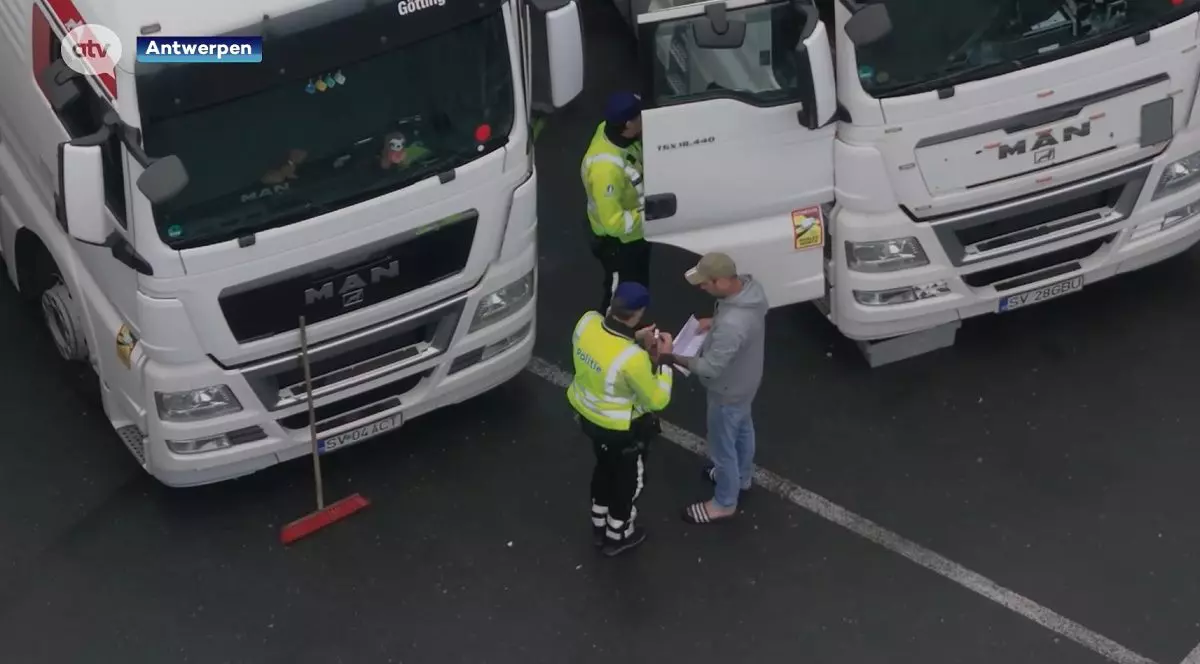 Șofer român de TIR, prins în Belgia că dormea în camion, în parcare: „Șeful preferă să plătească amenda, e mai ieftin decât hotelul”