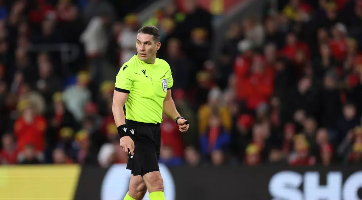 Istvan Kovacs va arbitra finala Europa League