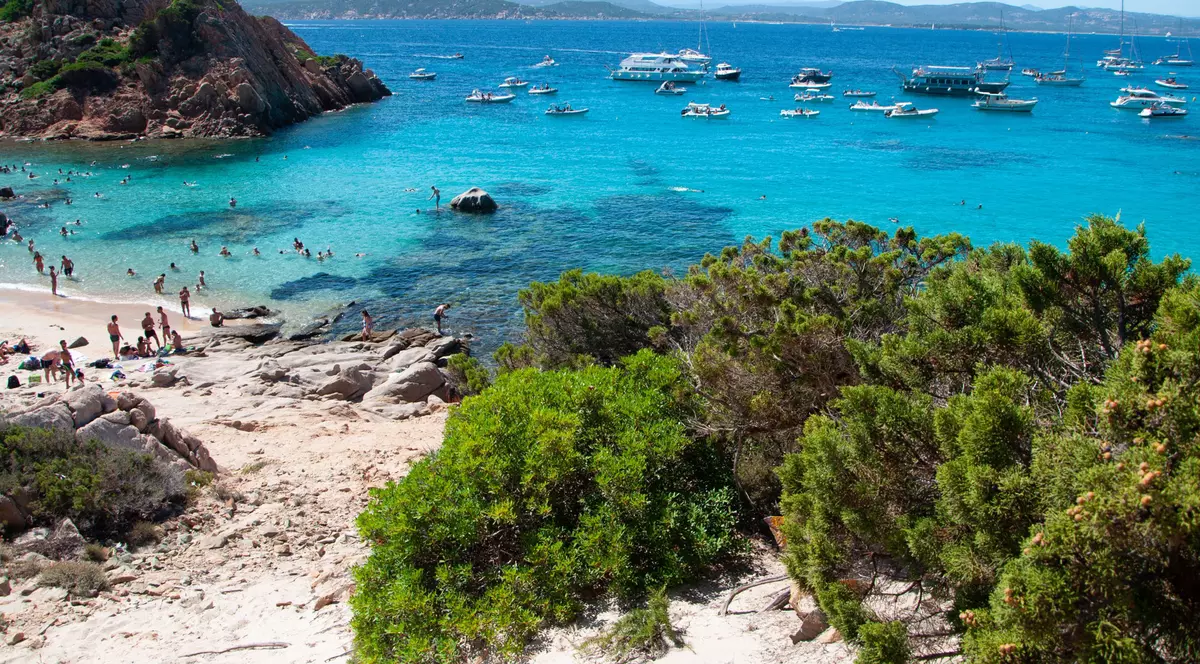 Sardinia oferă gratis trei nopți de cazare pentru turiștii sub 35 de ani care vor să parcurgă Traseul Santa Barbara