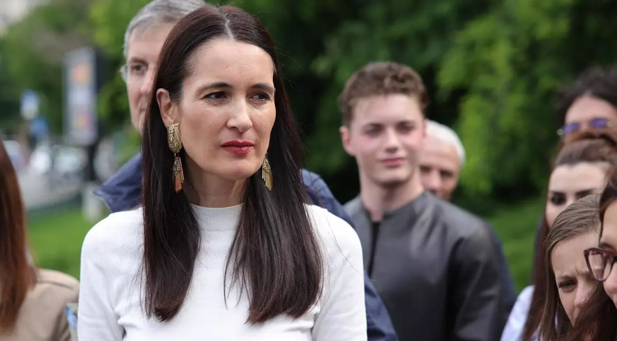 Clotilde Armand reclamă că au mai dispărut 1.000 de voturi „din pixul PNL-PSD”: „Marcele, ți-am zis că nu te pricepi la matematică”