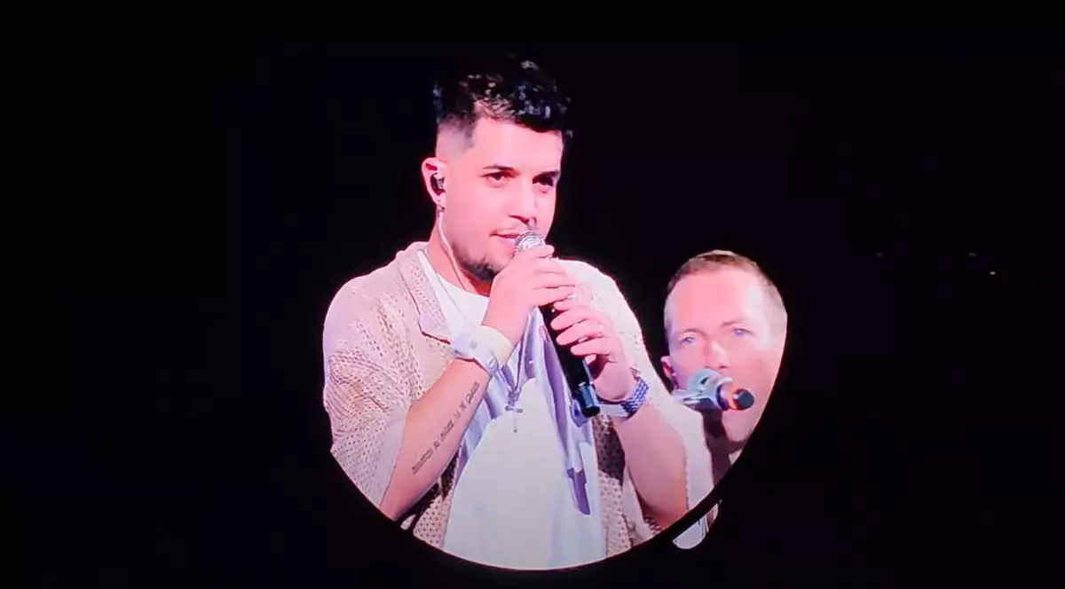 Maneaua de la Coldplay: Unii nu le iubesc pentru că-s sexiste și interlope. Dar dup-aia se rup în figuri pe 50 Cent rimând povești cu femeile scoase la produs