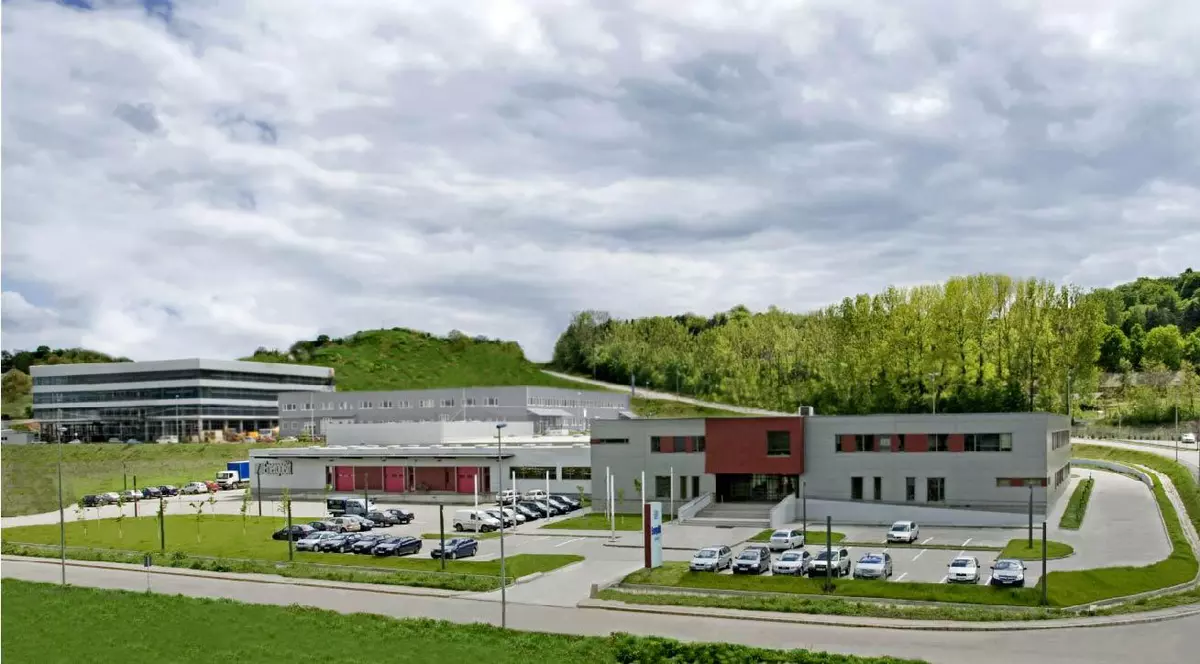Parteneriat pentru energie verde în Cluj: Terapia și EnergoBit încep construcția unei stații fotovoltaice cofinanțată prin PNRR