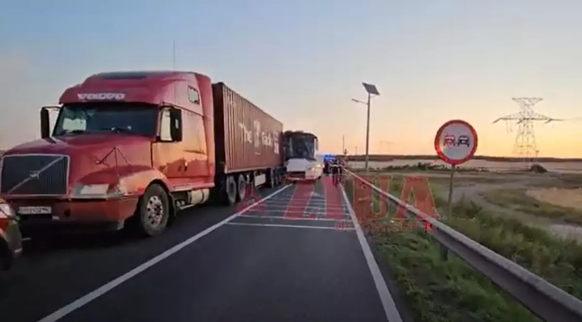 Accident în județul Constanța, între un TIR și un autocar cu 57 de ucraineni la bord, majoritatea minori