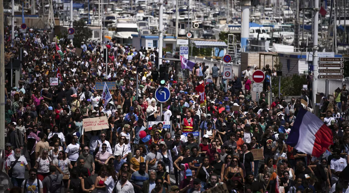 Proteste masive în Franța, împotriva extremei drepte. „Suntem potenţial într-un moment de cotitură pentru democraţie”