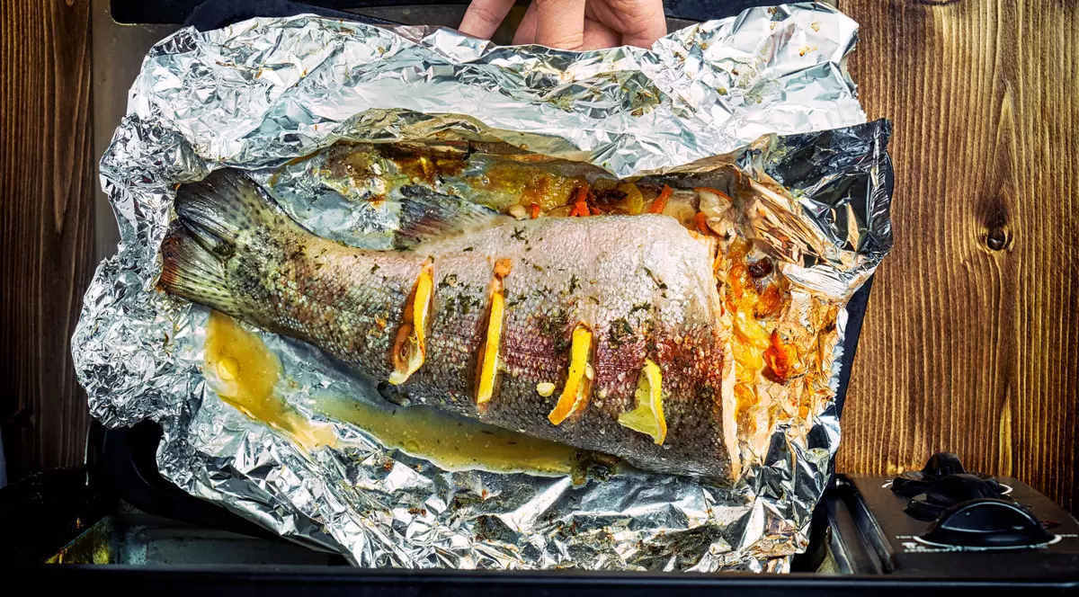 Cât se ține peștele la cuptor în folie