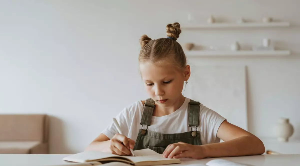 Cursuri de engleză pentru copii - modul în care îl poți ajuta să echilibreze balanța în favoarea lui și a obiectivelor sale 
